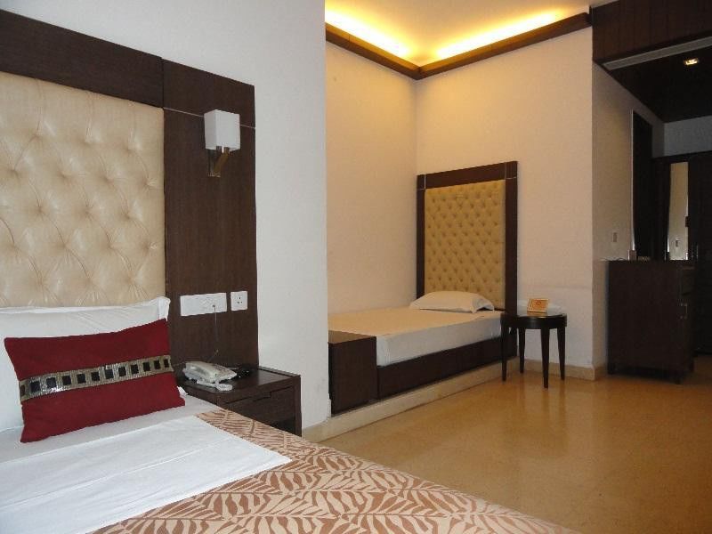 Metropolis Tourist Home New Delhi Exteriör bild