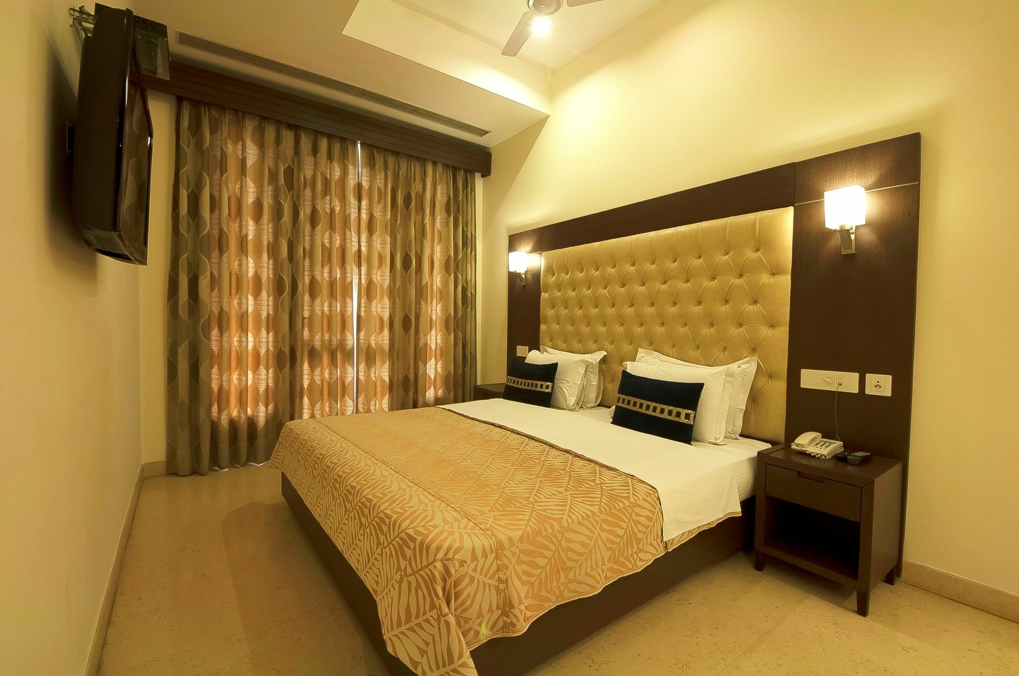 Metropolis Tourist Home New Delhi Exteriör bild