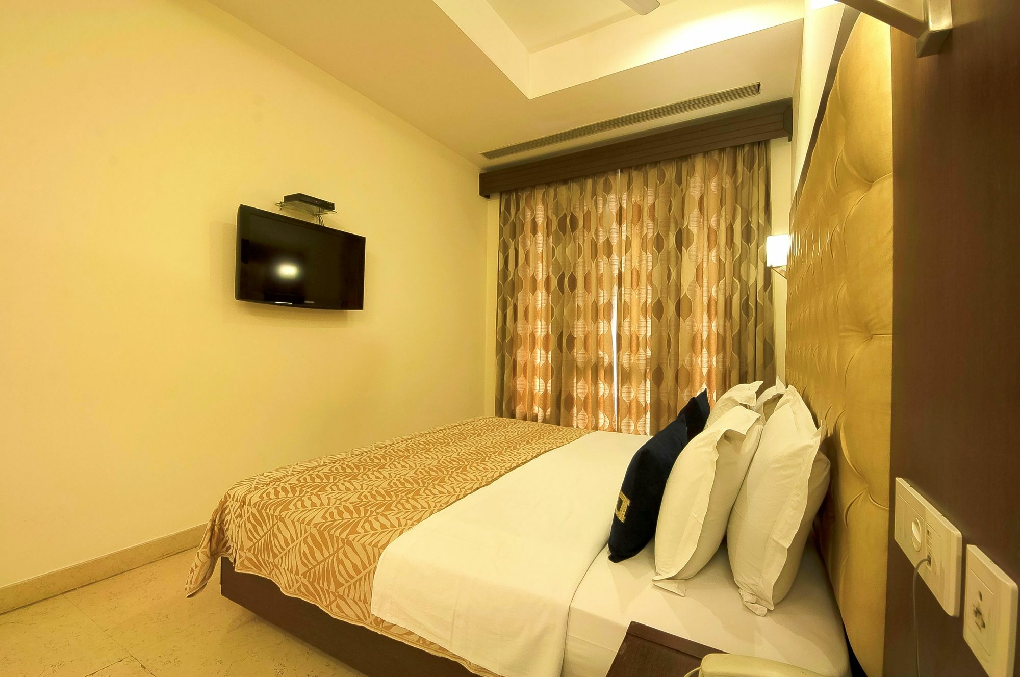 Metropolis Tourist Home New Delhi Exteriör bild