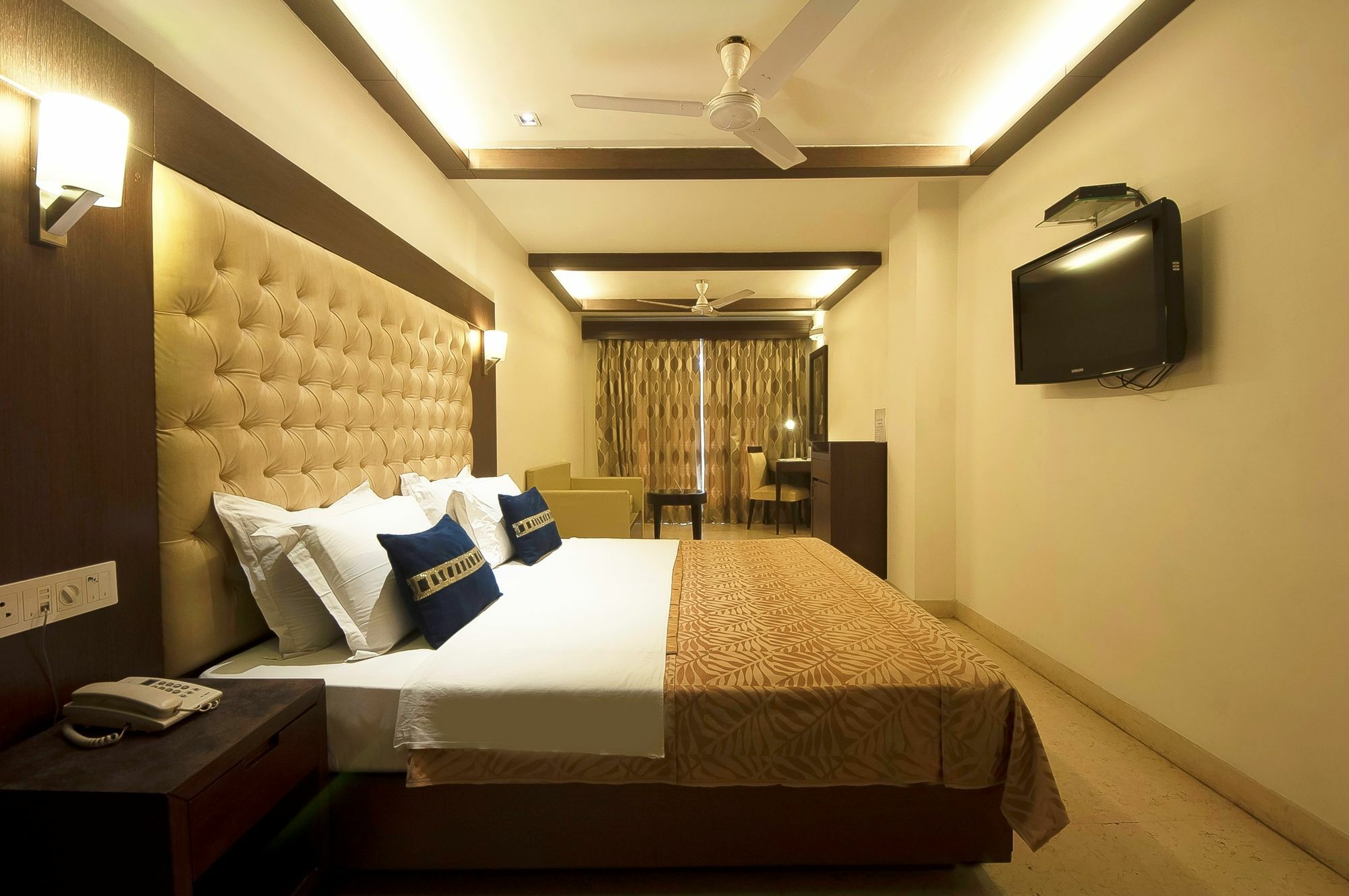 Metropolis Tourist Home New Delhi Exteriör bild