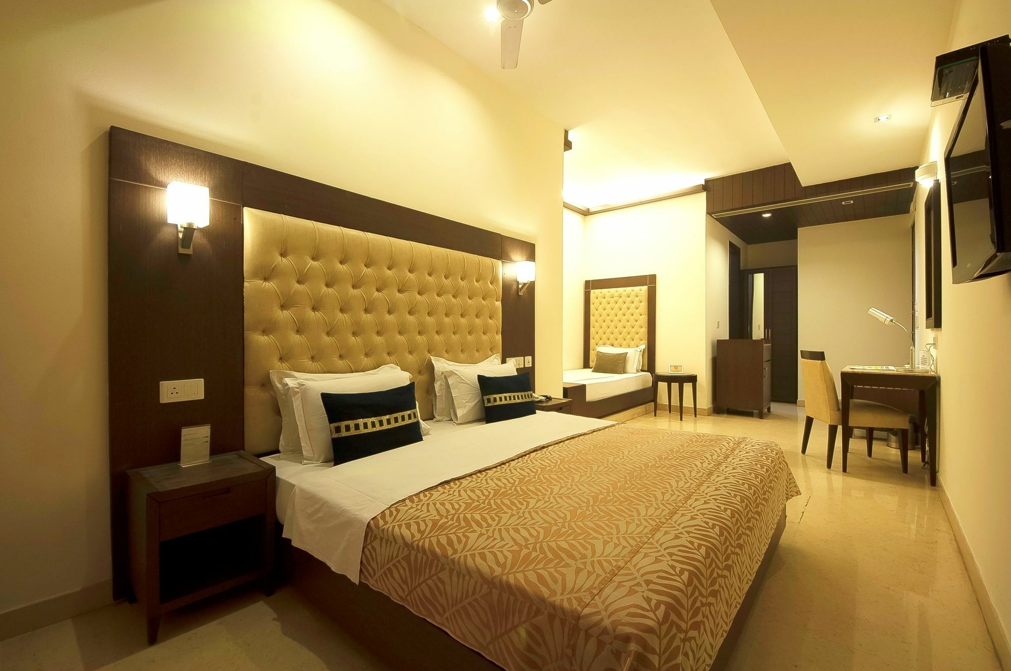 Metropolis Tourist Home New Delhi Exteriör bild