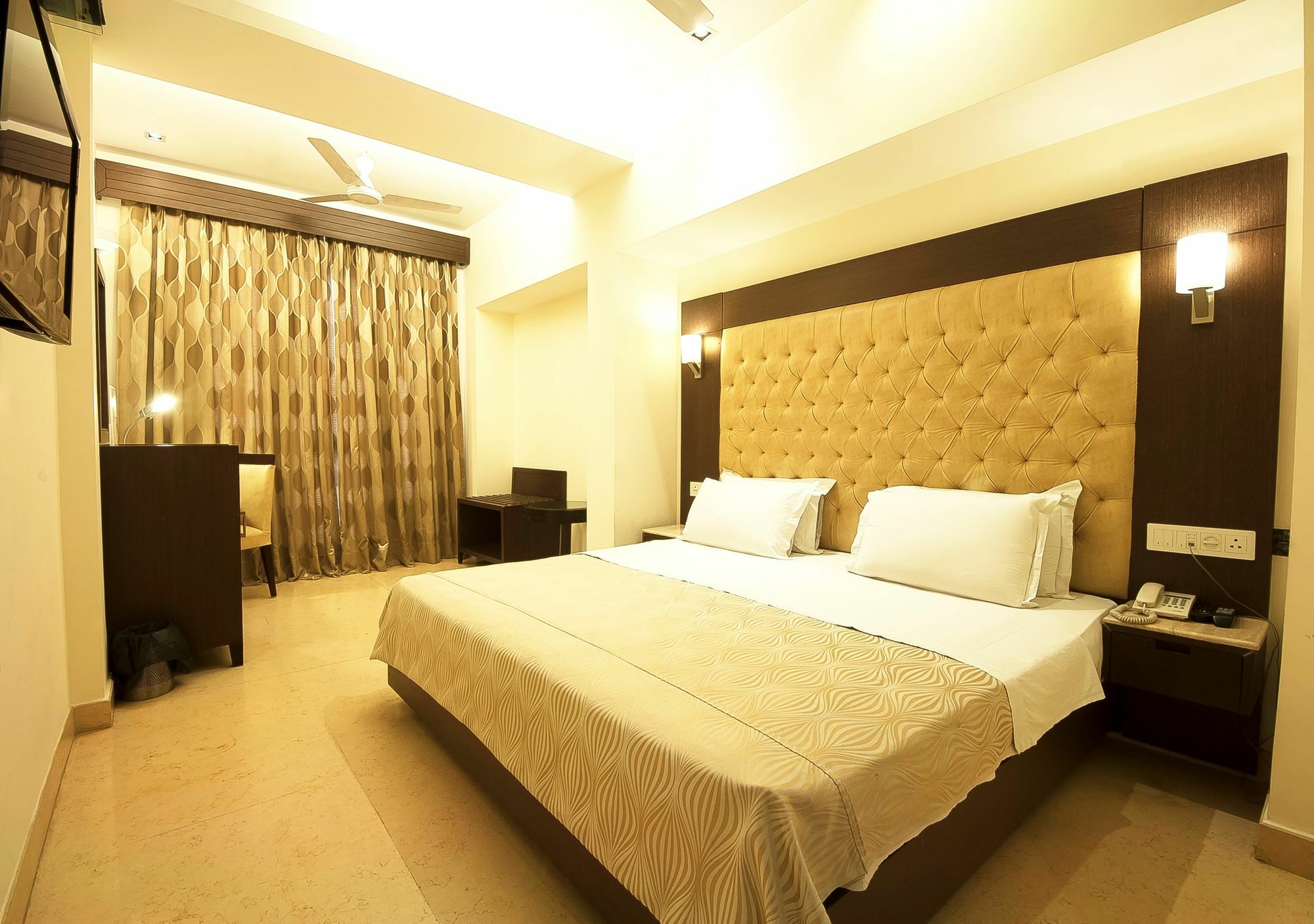 Metropolis Tourist Home New Delhi Exteriör bild