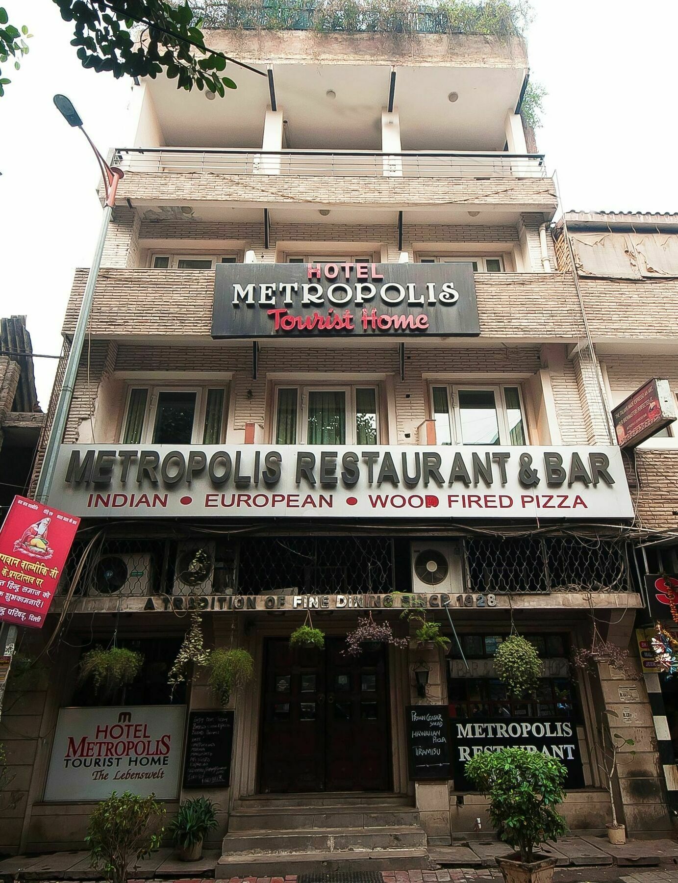 Metropolis Tourist Home New Delhi Exteriör bild