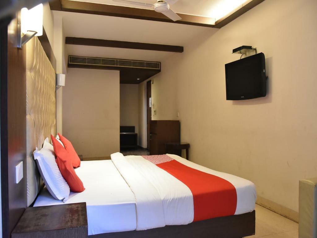 Metropolis Tourist Home New Delhi Exteriör bild