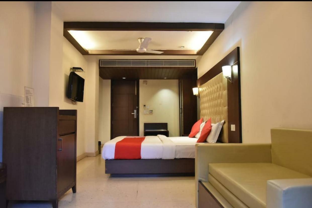 Metropolis Tourist Home New Delhi Exteriör bild